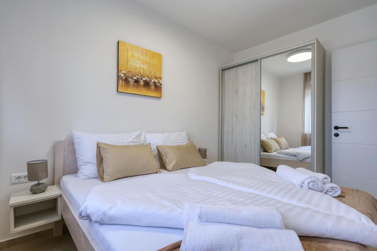 Apartments Bonaca With Jacuzzi Privlaka  Extérieur photo